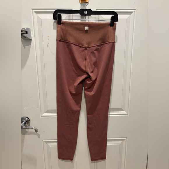 Vuori Women's Rib Studio High Rise 7/8 Length No-Slip Pink Marsala Leggings M - Picture 3 of 5